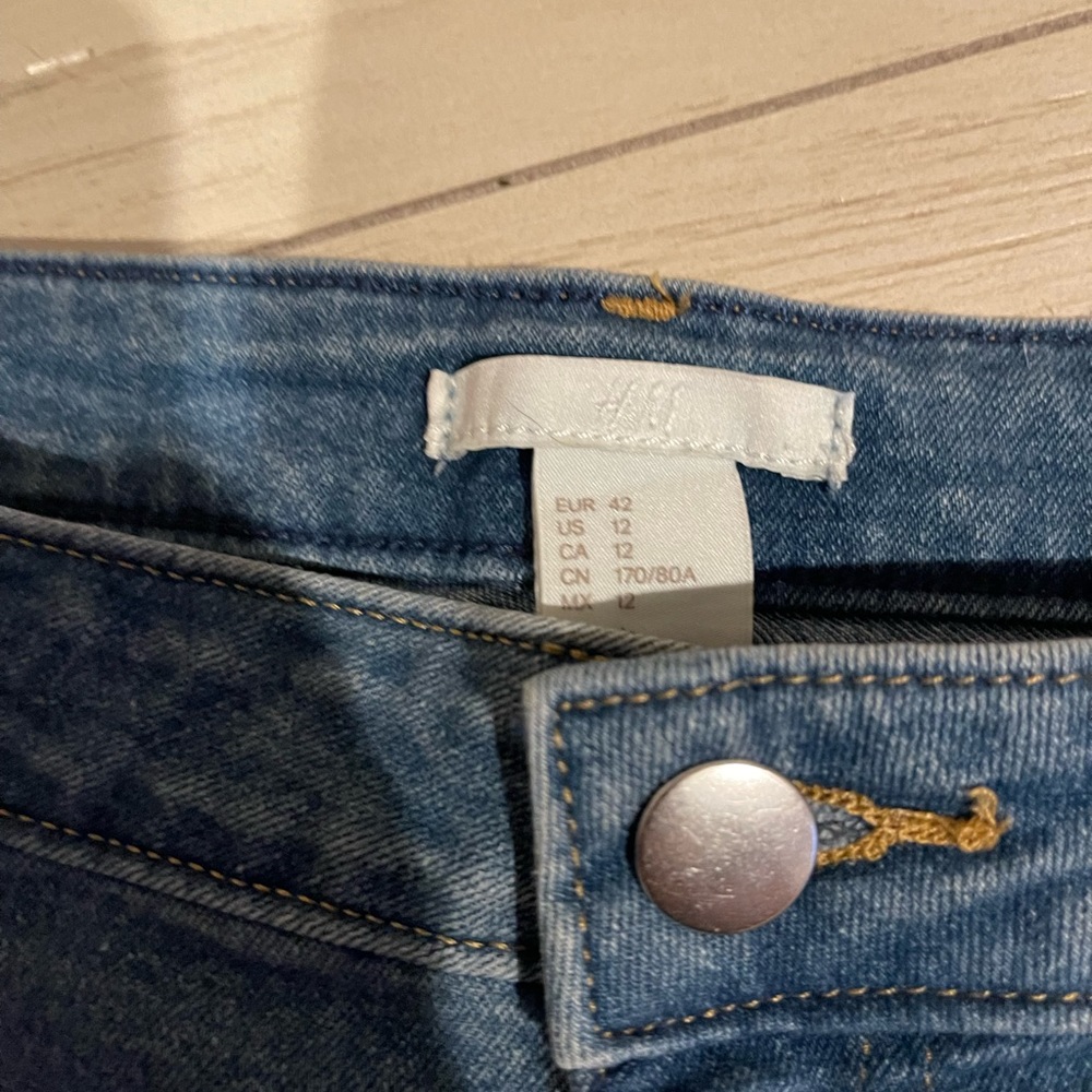 H&M Denim Shorts - Picture 2 of 3